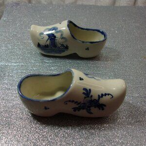 H-157 SET OF 2 CERAMIC DUTCH TRINKET SHOES